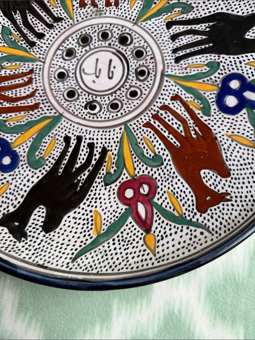 12” Vintage Hand-Painted Ceramic Tunisian Plate - Black Brown Blue Green red - Picture 5 of 9